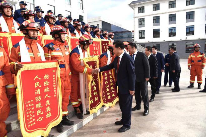 全力以赴打好抗震救灾攻坚战